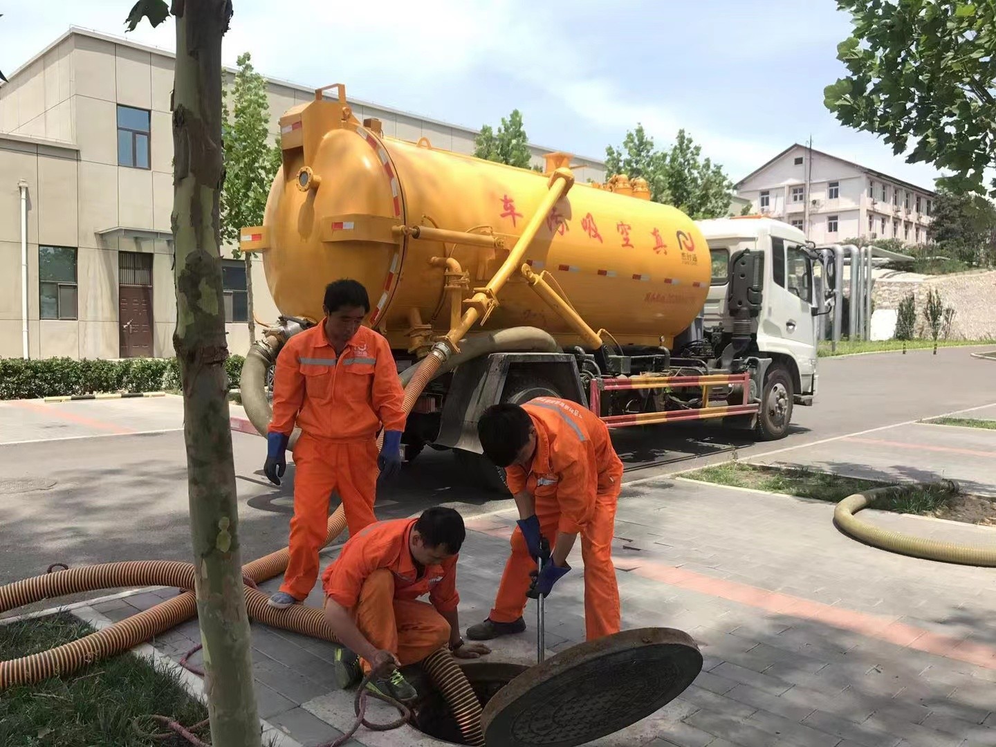 新源化粪池清理与5-8吨吸粪车施工效率分析